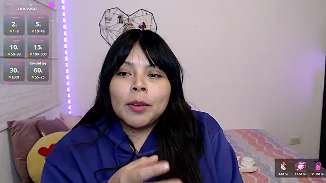 EllieMoonX Show in webcam