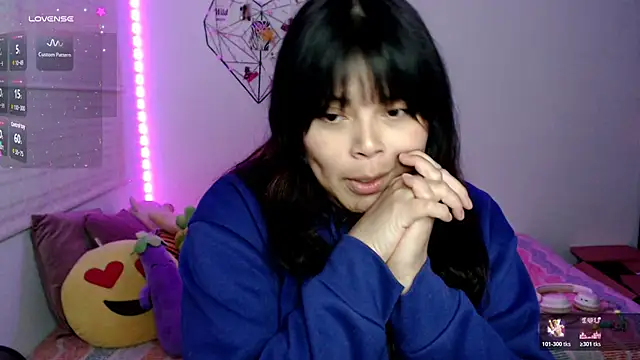 EllieMoonX Show in webcam