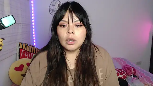 Show modela EllieMoonX na web-kameri