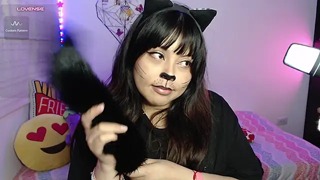 EllieMoonX Show in webcam