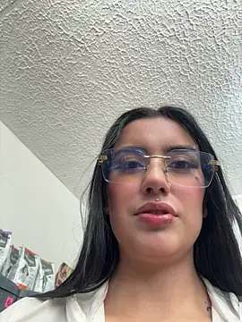 Lucy_699 Adlı Modelin Canlı XXX Sohbeti