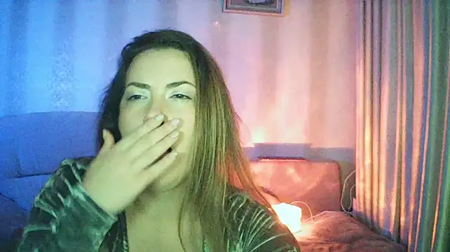 MoodieMira's Live XXX Chat