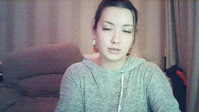 MoodieMira's Live XXX Chat
