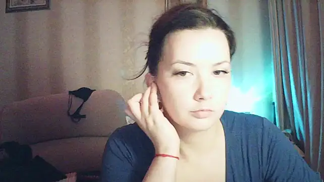 MoodieMira's Webcam Show