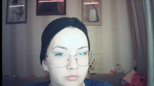 MoodieMira Webcam show