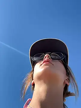 הופעת וובקאם של Lolasecret_