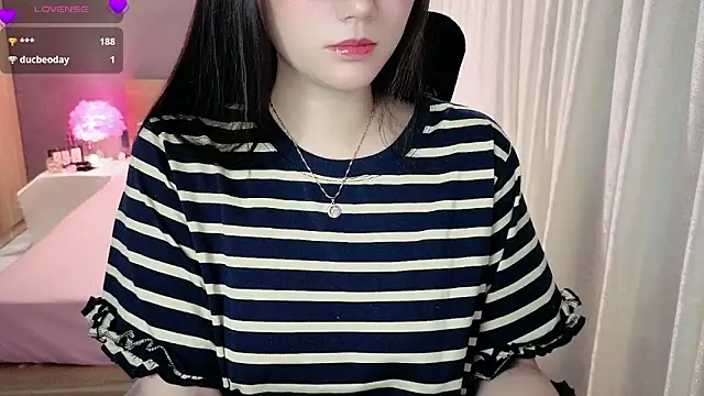 JENNIE-16's Live XXX Chat