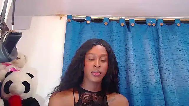 Lufe_Black Show in webcam