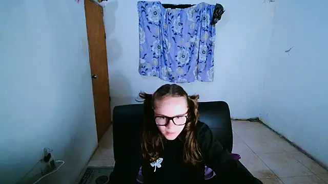 SweetRabbit29's Live Chat Room