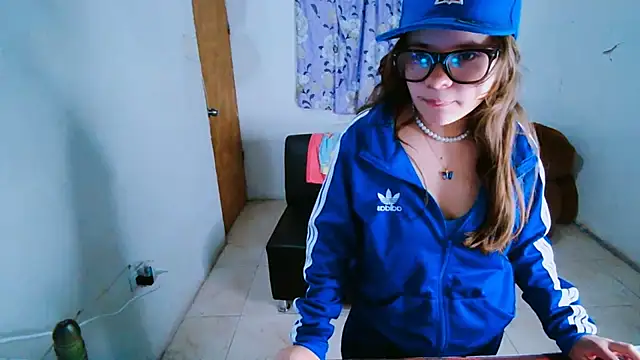SweetRabbit29's Live XXX Chat