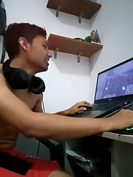 Pokazy przed kamerką – Flirtdick03