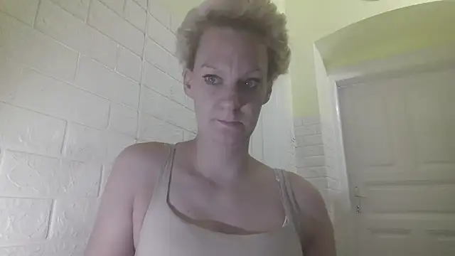 SlyLady Live XXX Chat