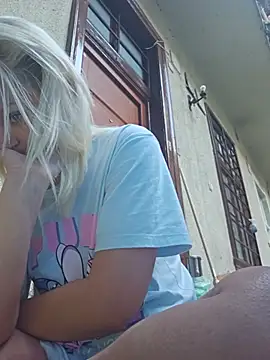 SlyLady live XXX chat