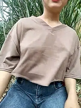 Zoe-Zoee Show in webcam