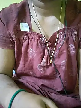 tamil_kanaka Show in webcam