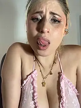 Adeline_1 Adlı Modelin Canlı XXX Sohbeti