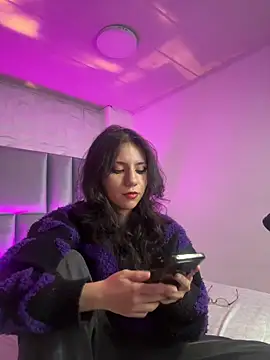 HollyPeach Chat XXX live