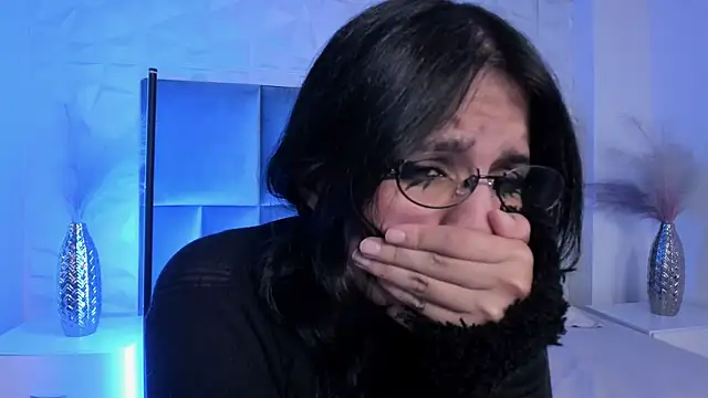 Chat +18 de HollyPeach ao vivo