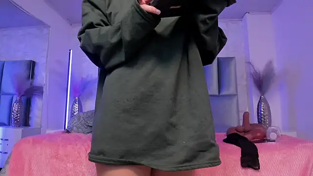 HollyPeach Chat XXX in diretta