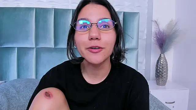 HollyPeach Adlı Modelin Canlı XXX Sohbeti