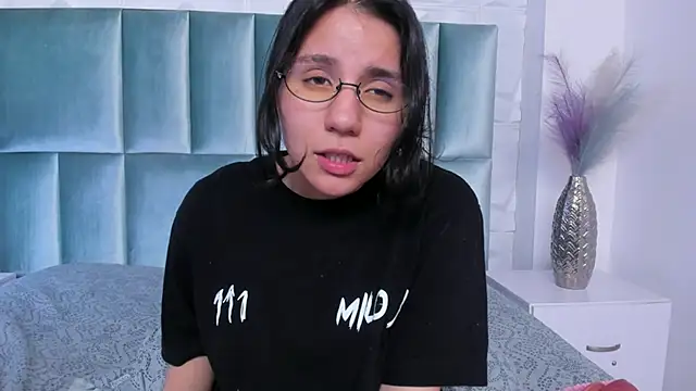 HollyPeach live XXX chat