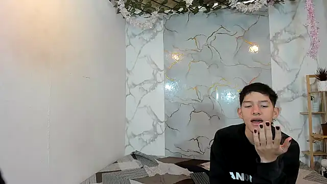 heyy_noah11 Adlı Modelin Web Kamerası Şovu
