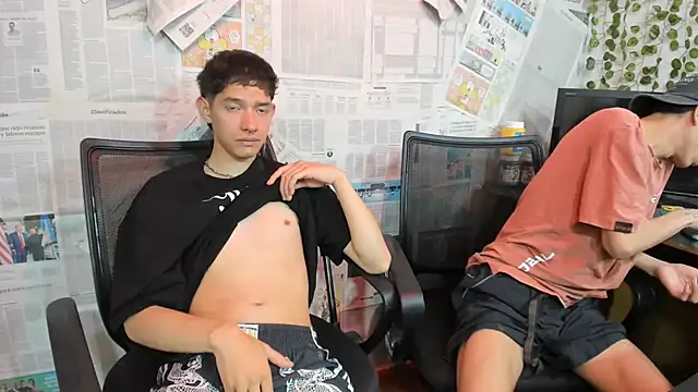 הופעת וובקאם של heyy_noah11