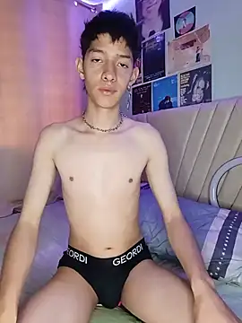 heyy_noah11's Webcam Show