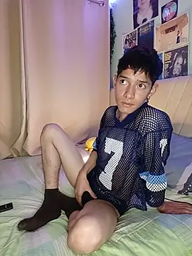 Show modela heyy_noah11 na web-kameri