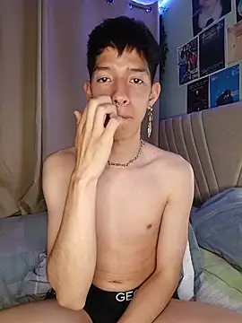 heyy_noah11's Webcam Show