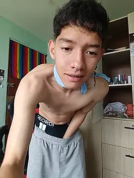 heyy_noah11 Adlı Modelin Web Kamerası Şovu