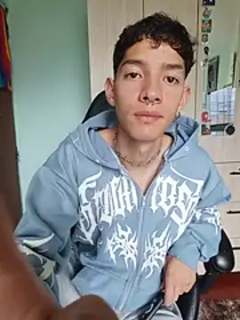 heyy_noah11 Show in webcam