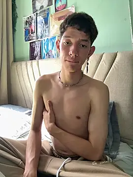 heyy_noah11 Show Webcam