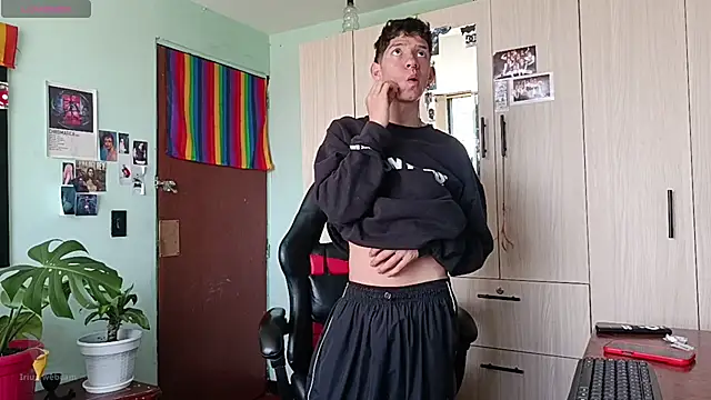 heyy_noah11 Show in webcam