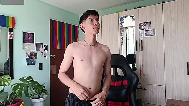 heyy_noah11 Show Webcam