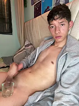 heyy_noah11's Webcam Show