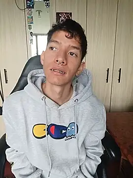 heyy_noah11 Adlı Modelin Web Kamerası Şovu