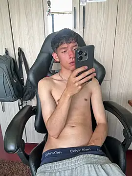 heyy_noah11 Webcam show