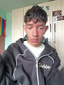 heyy_noah11 Show Webcam