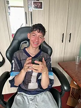 heyy_noah11 Webcamshow