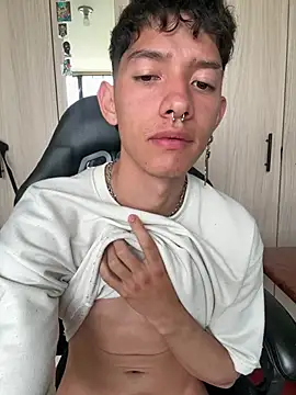 heyy_noah11's Webcam Show
