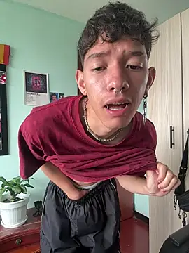 heyy_noah11's Webcam Show