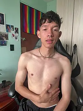 heyy_noah11 Show in webcam