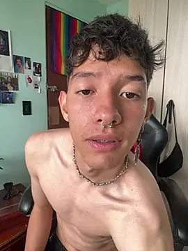 heyy_noah11 Show Webcam