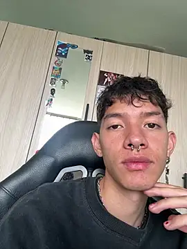 heyy_noah11 Adlı Modelin Web Kamerası Şovu