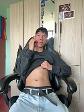 heyy_noah11 Pertunjukan Webcam
