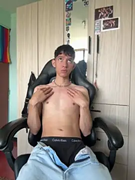 heyy_noah11 Show Webcam
