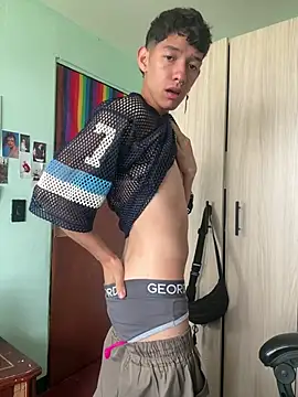 heyy_noah11 Show Webcam