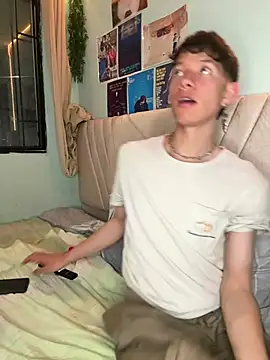 הופעת וובקאם של heyy_noah11