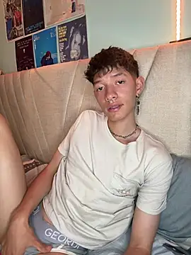 הופעת וובקאם של heyy_noah11